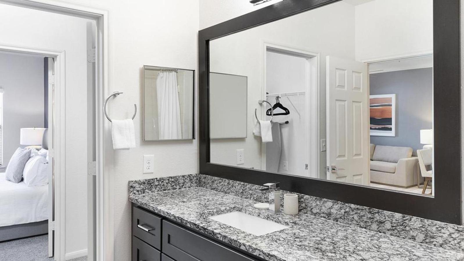 Landing At Bridge At Southpark Landing - 1 Bedroom In South オースティン エクステリア 写真